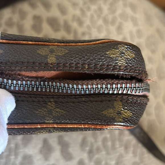 Louis Vuitton Monogram Canvas Crossbody needs repair - Picture 10 of 17